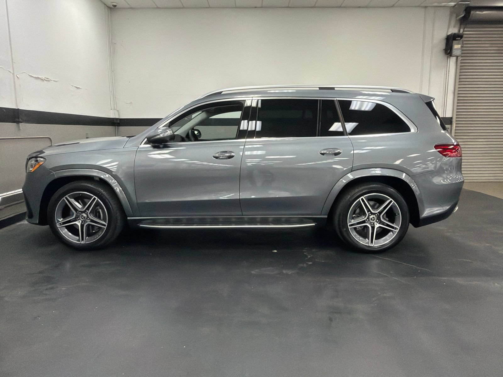 Used 2026 Mercedes-Benz GLS 450 4MATIC w/ AMG Line Exterior image 10
