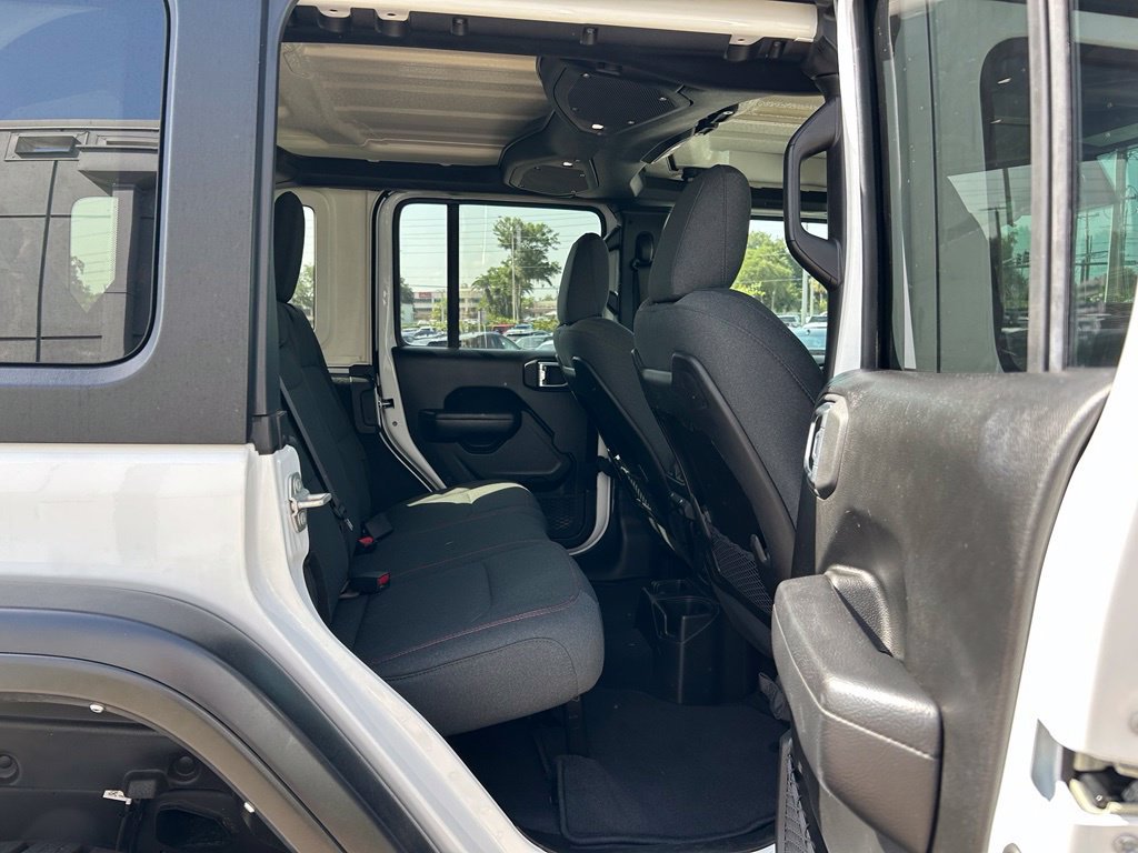 Used 2024 Jeep Wrangler Unlimited Rubicon AWD/4WD image 39