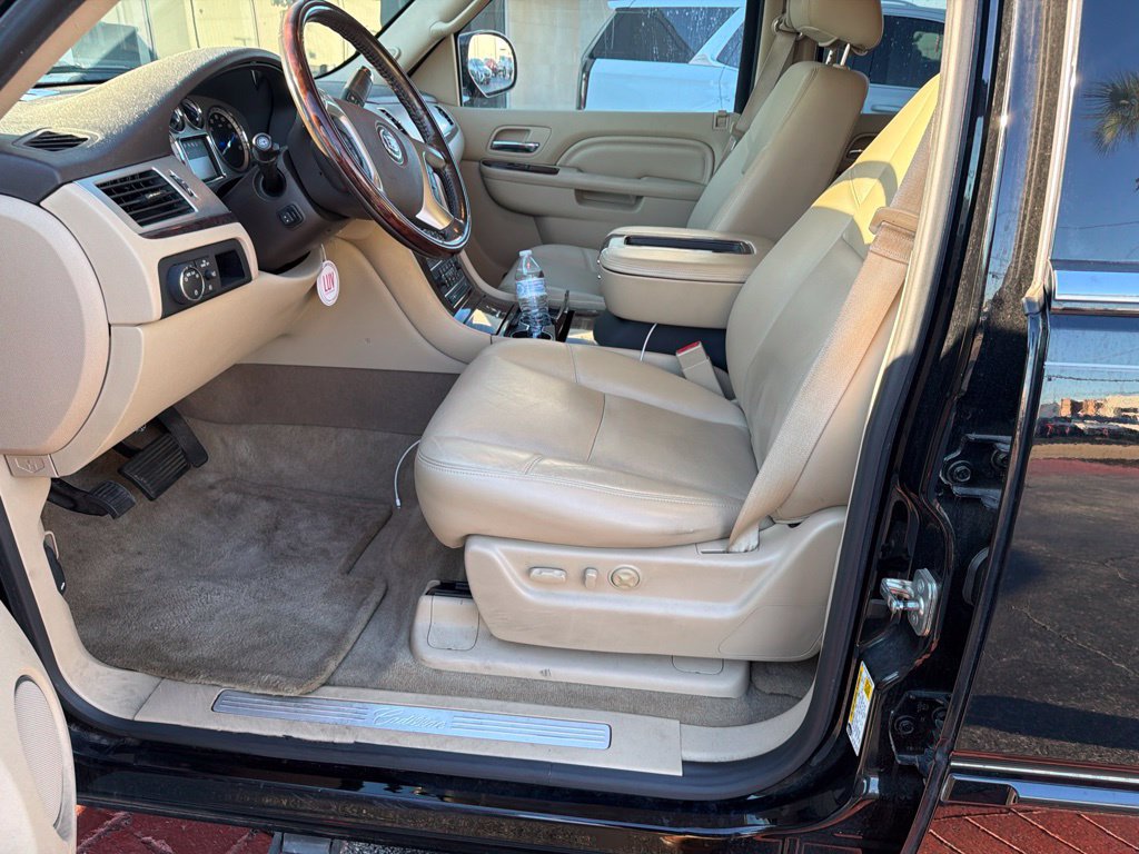 Used 2013 Cadillac Escalade Premium AWD/4WD image 4