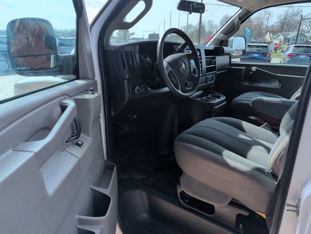 Used 2024 Chevrolet Express 2500 w/ Driver Convenience Package image 9