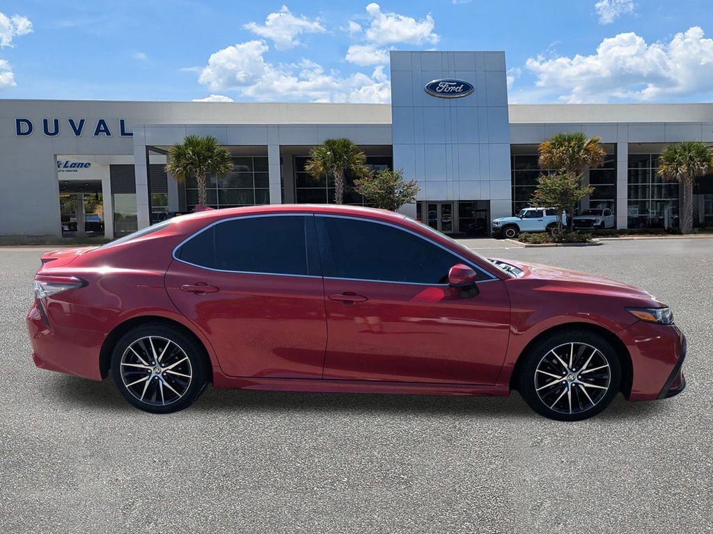 Used 2021 Toyota Camry SE image 3