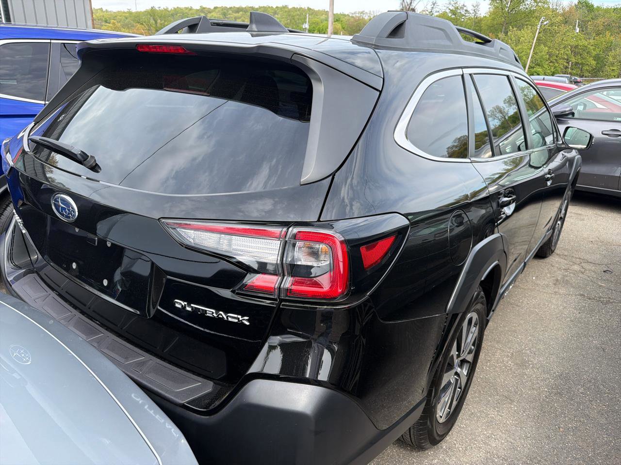 Used 2023 Subaru Outback Premium AWD/4WD image 6