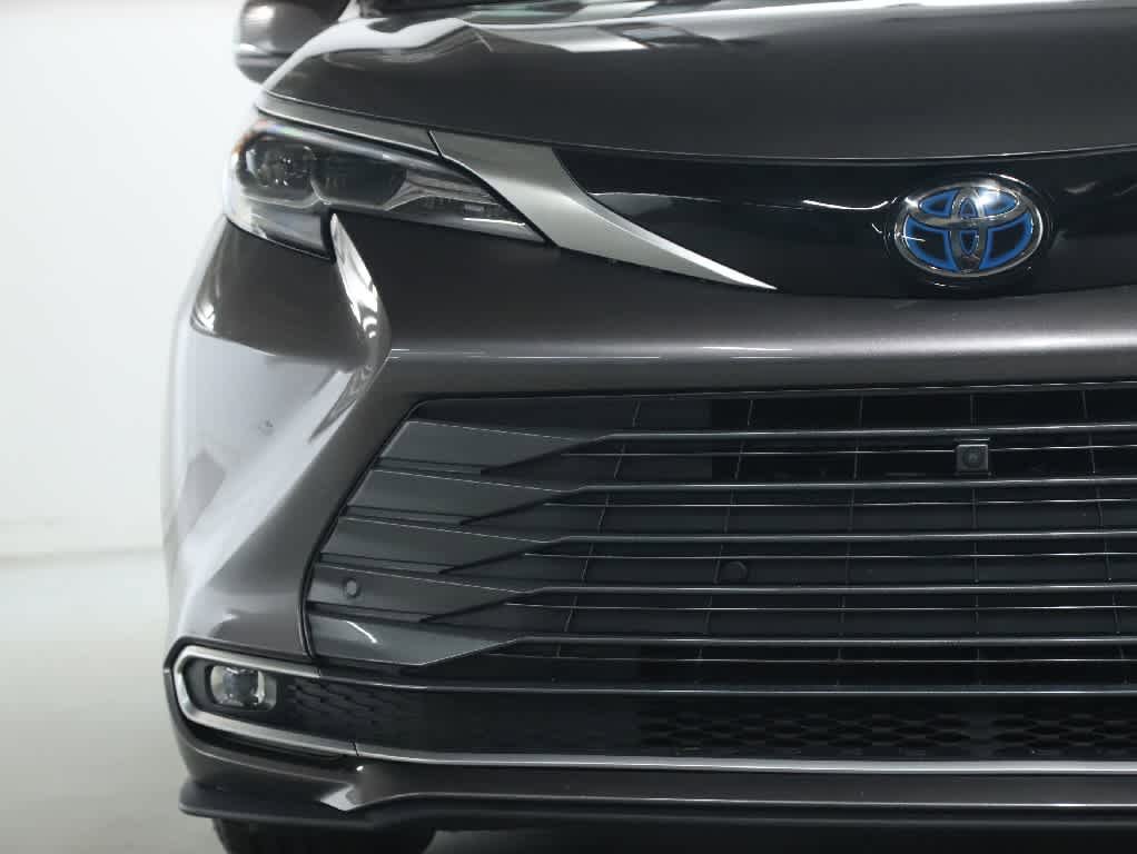 Certified 2022 Toyota Sienna Platinum AWD/4WD image 6