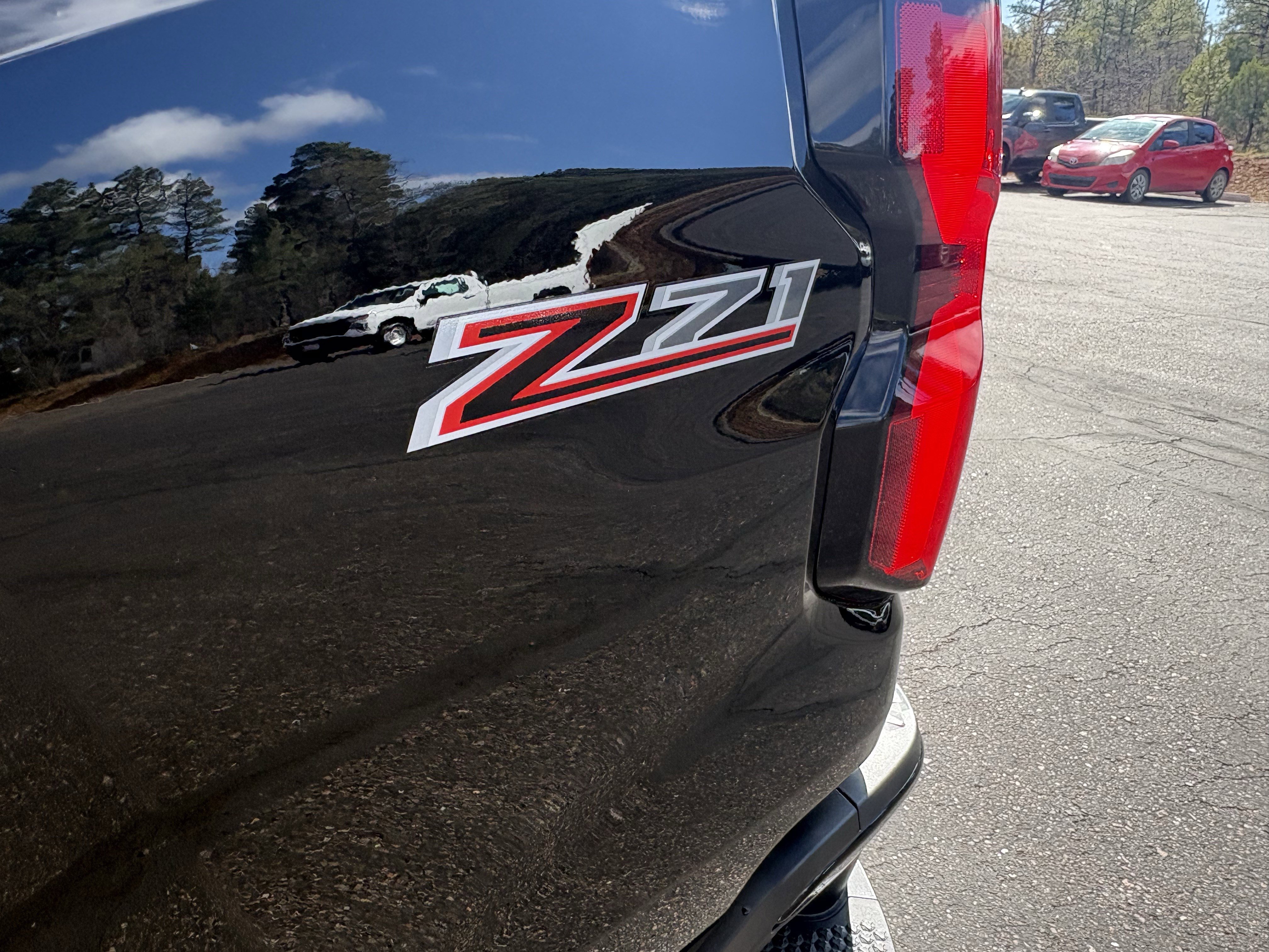 Used 2023 Chevrolet Colorado Z71 AWD/4WD image 11