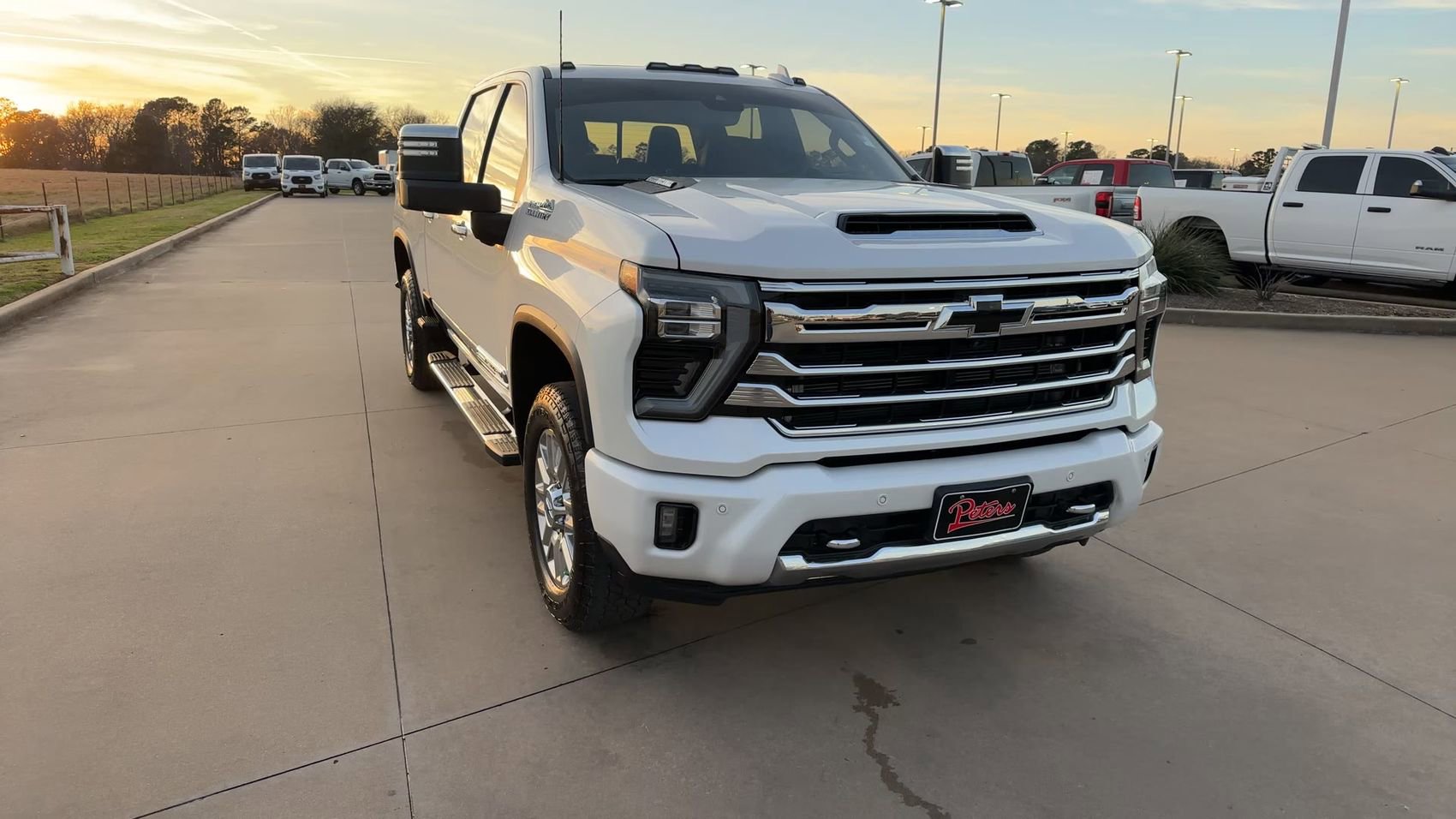 Used 2025 Chevrolet Silverado 2500 High Country w/ High Country Premium Package AWD/4WD image 4