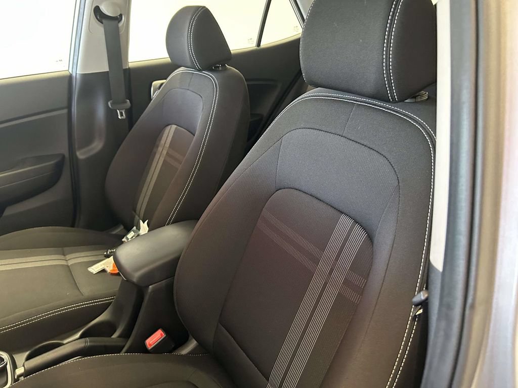 Used 2025 Hyundai Venue SEL FWD image 16
