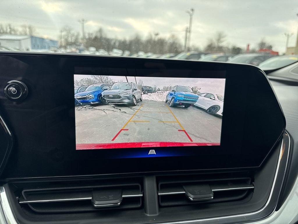 Used 2025 Chevrolet Trax LT w/ LT Convenience Package image 17