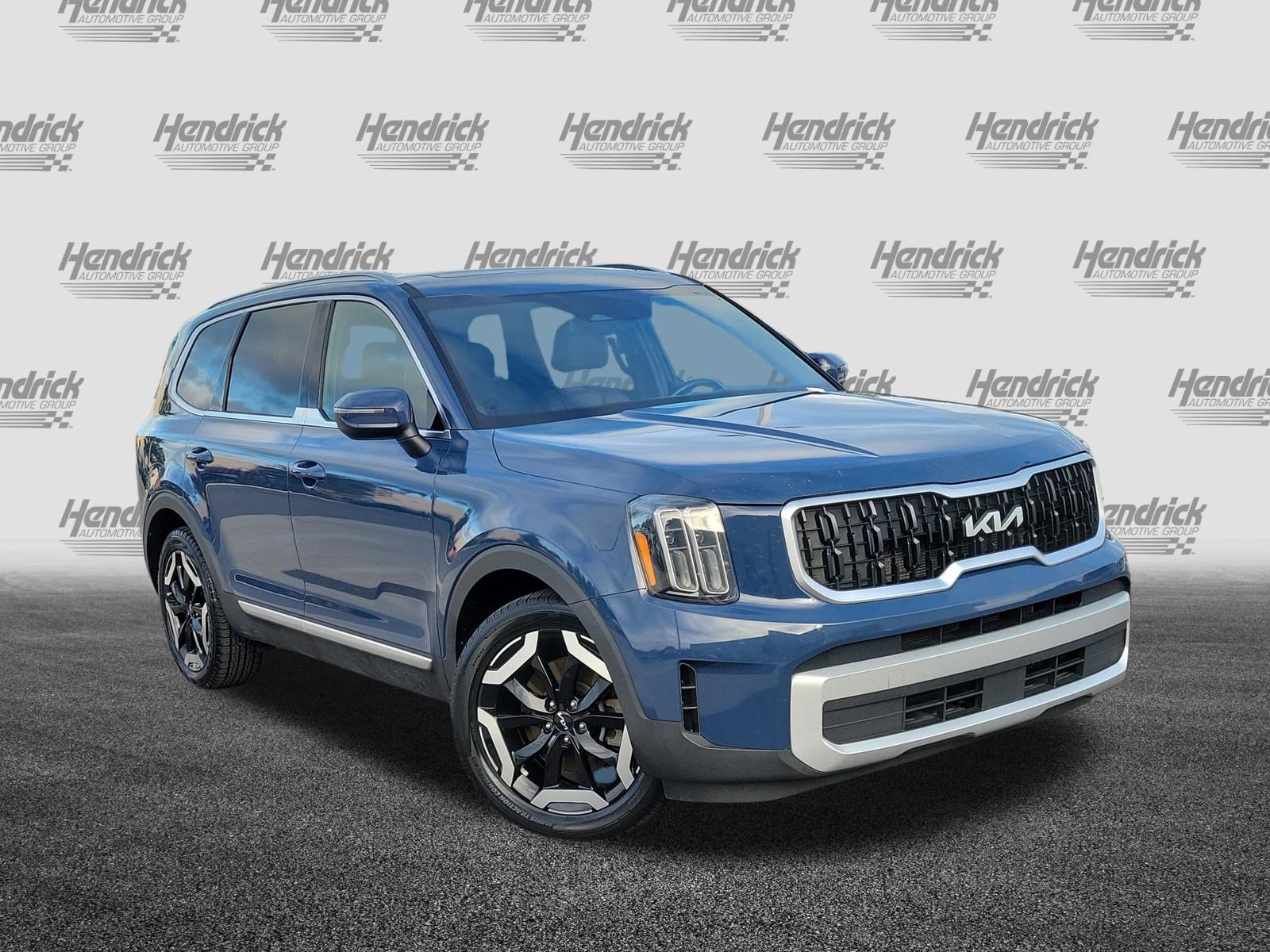 Used 2023 Kia Telluride EX FWD image 2