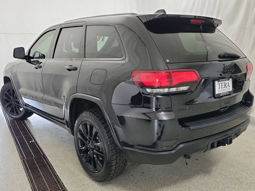 Used 2018 Jeep Grand Cherokee Altitude AWD/4WD image 8