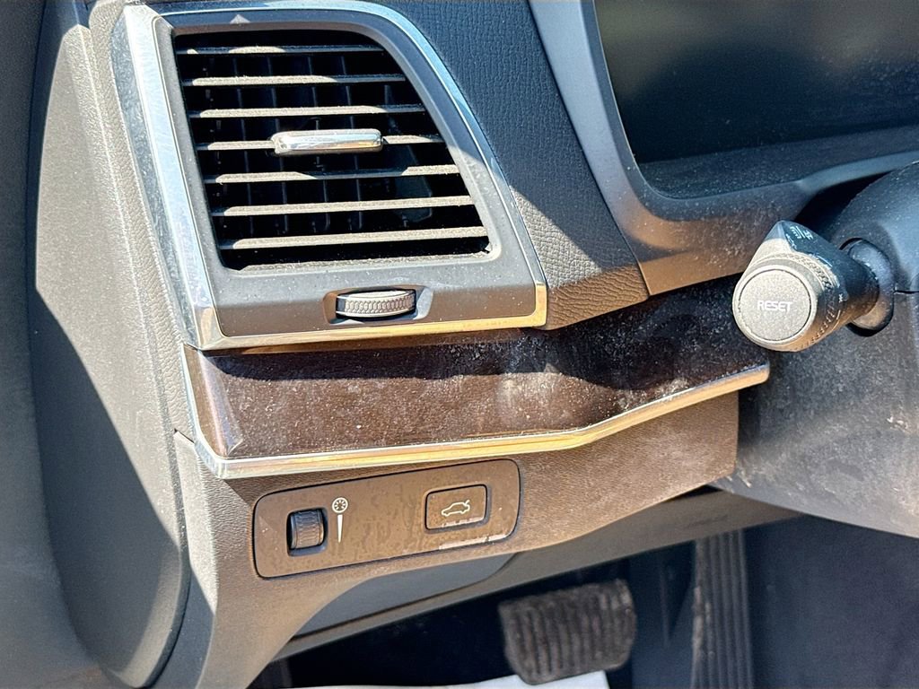 Used 2019 Volvo XC90 T6 Momentum w/ Advanced Package image 11