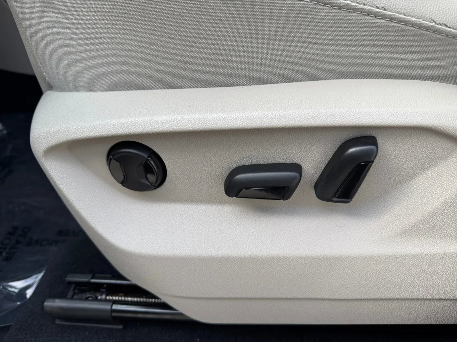 Used 2021 Volkswagen Atlas SE image 18