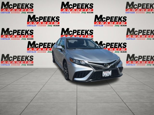 Used 2024 Toyota Camry SE w/ Convenience Package FWD image 2