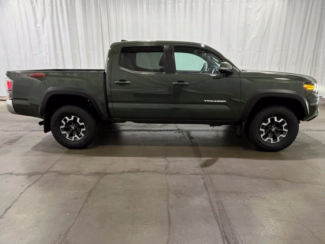 Used 2022 Toyota Tacoma TRD Off-Road AWD/4WD image 3