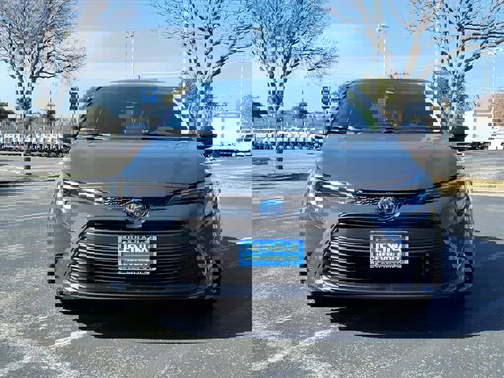 Used 2025 Toyota Corolla LE video 2