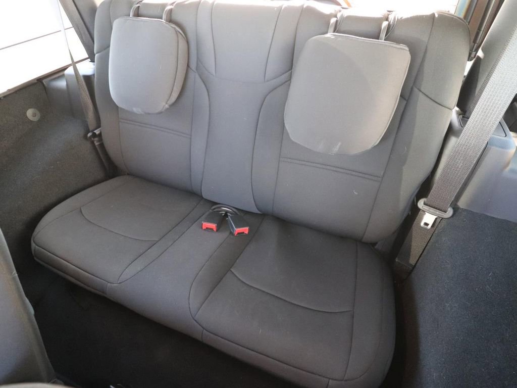 Used 2019 Jeep Wrangler Sport S image 6