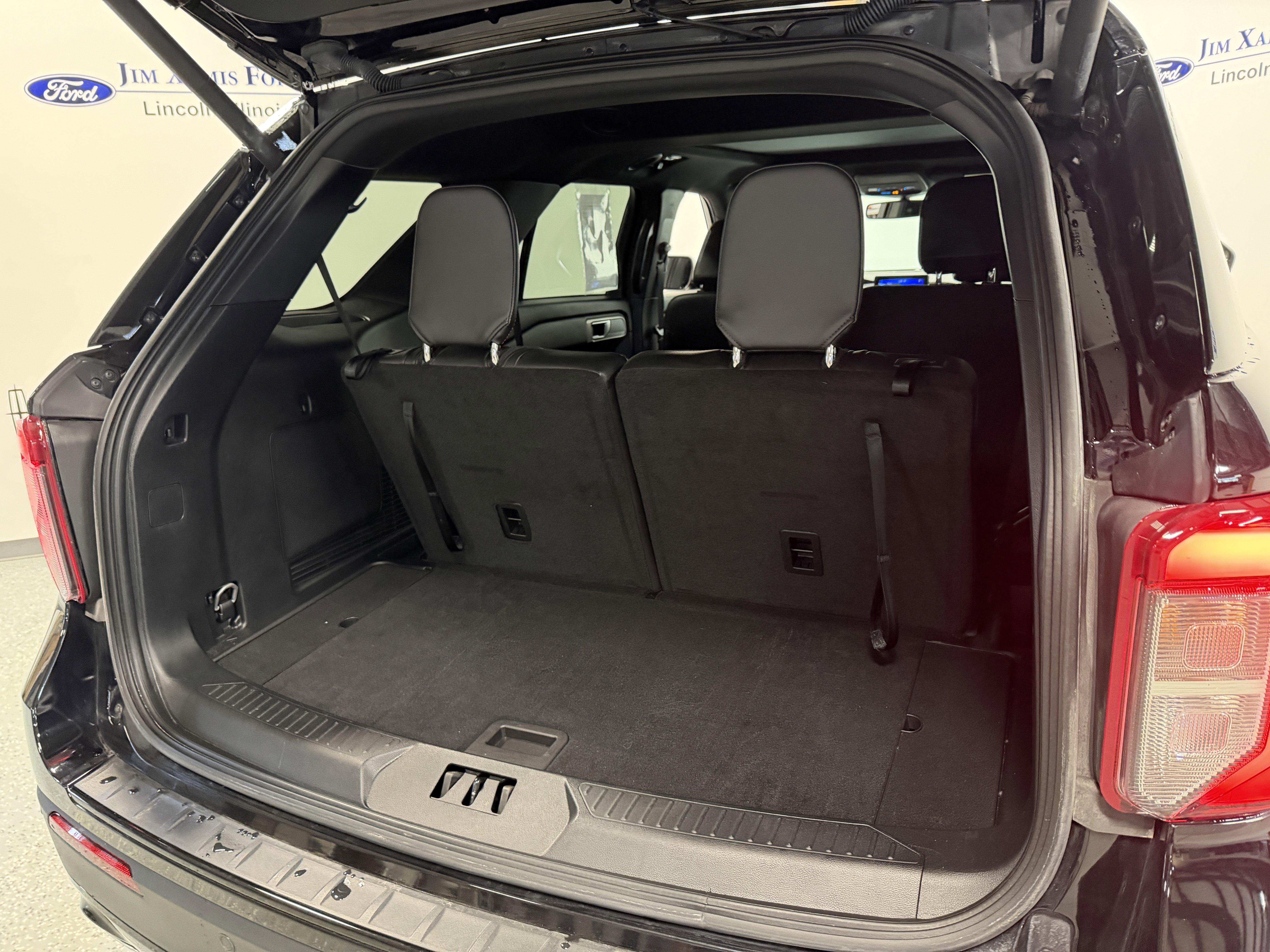 Used 2024 Ford Explorer ST-Line w/ Class IV Trailer Tow Package image 25