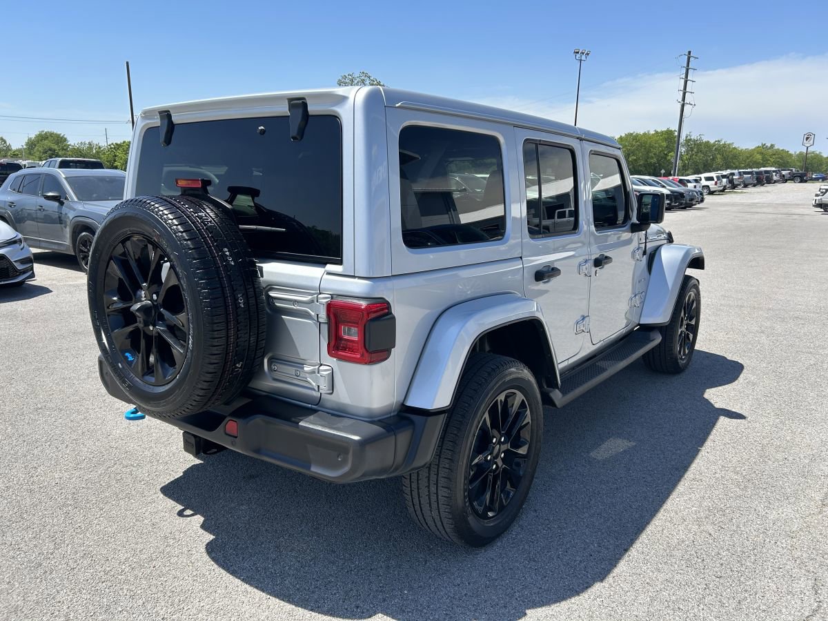 Used 2023 Jeep Wrangler Unlimited Sahara w/ Cold Weather Group AWD/4WD image 6