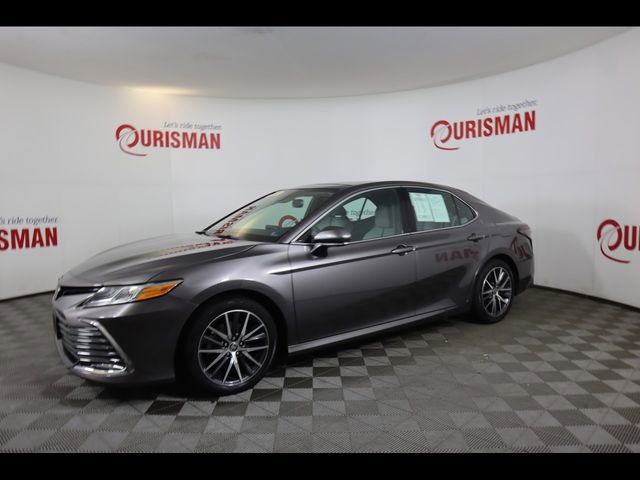 Used 2023 Toyota Camry XLE w/ Cold Weather Package image 5