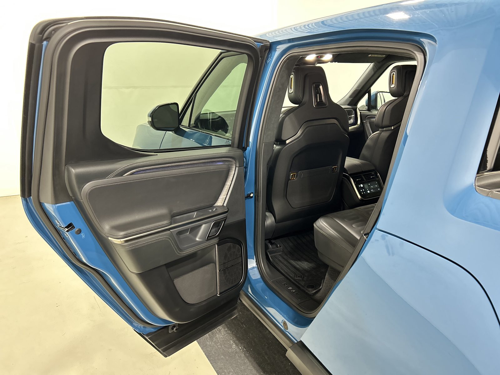 Used 2023 Rivian R1T Launch Edition AWD/4WD image 17
