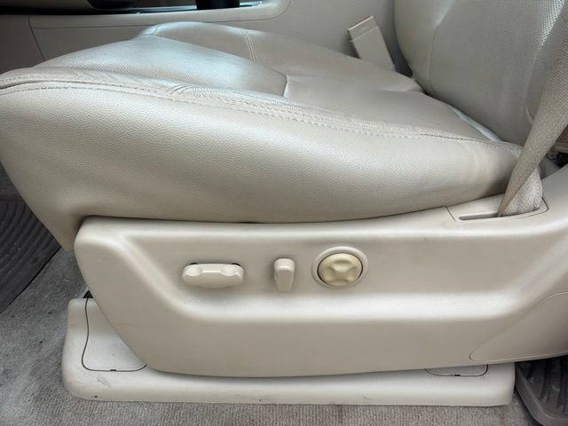 Used 2013 GMC Yukon SLT w/ SLT-2 Equipment Package RWD image 11