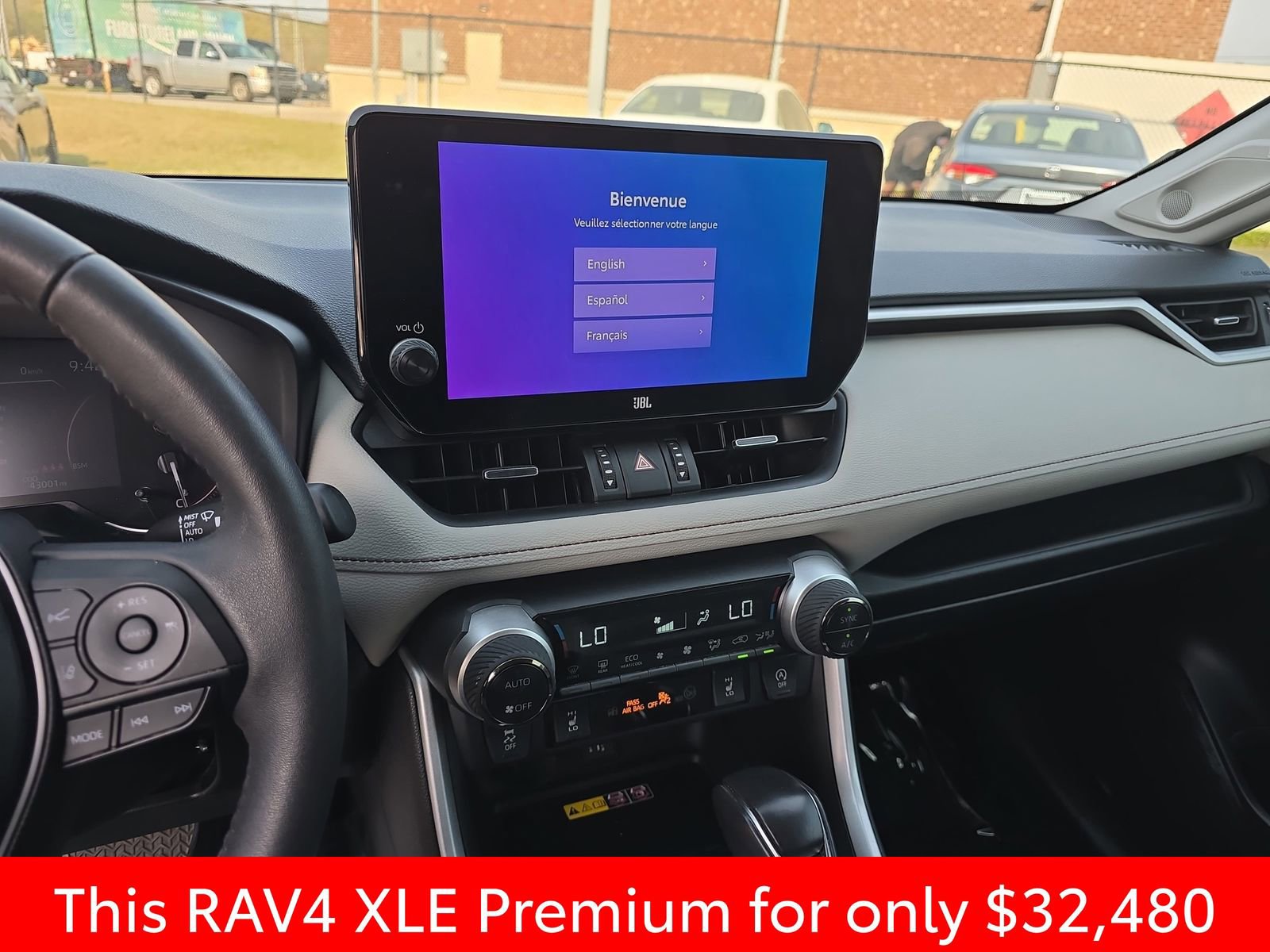 Used 2023 Toyota RAV4 XLE Premium image 27
