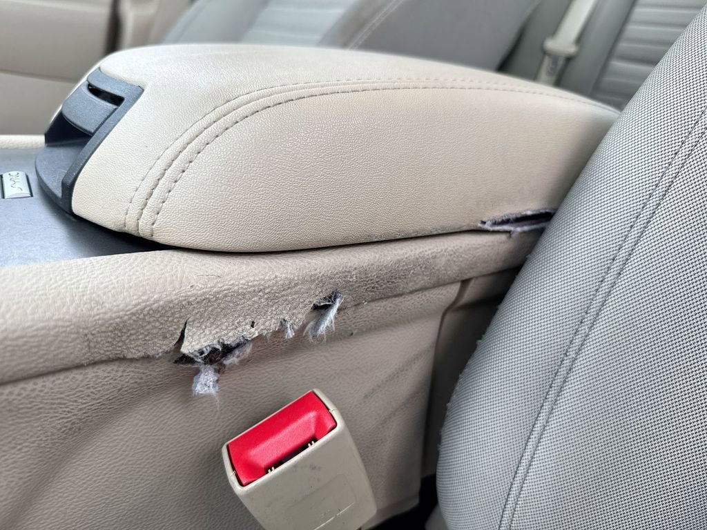 Used 2016 Ford Taurus SE FWD image 31