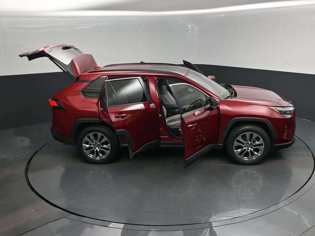 Used 2022 Toyota RAV4 XLE Premium FWD image 18