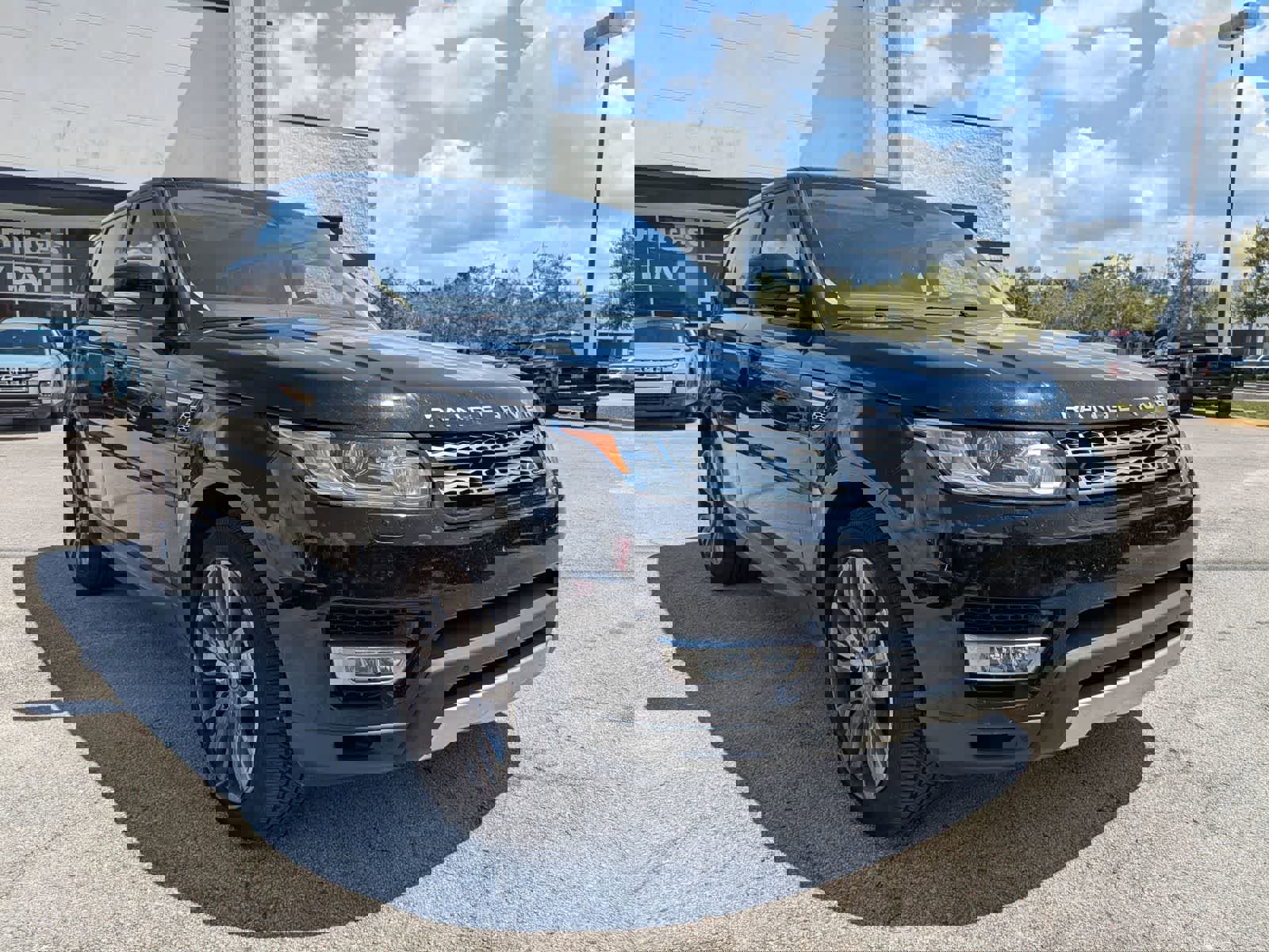 Used 2017 Land Rover Range Rover Sport HSE image 3