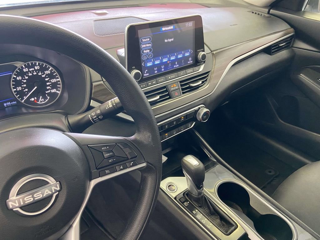 Used 2024 Nissan Altima 2.5 SV FWD image 20