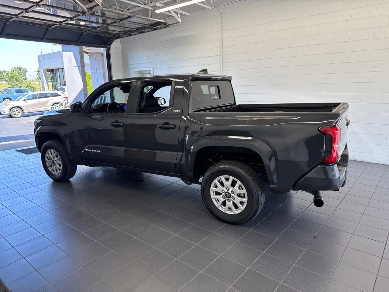Certified 2025 Toyota Tacoma SR5 w/ SR5 Upgrade Package AWD/4WD image 5