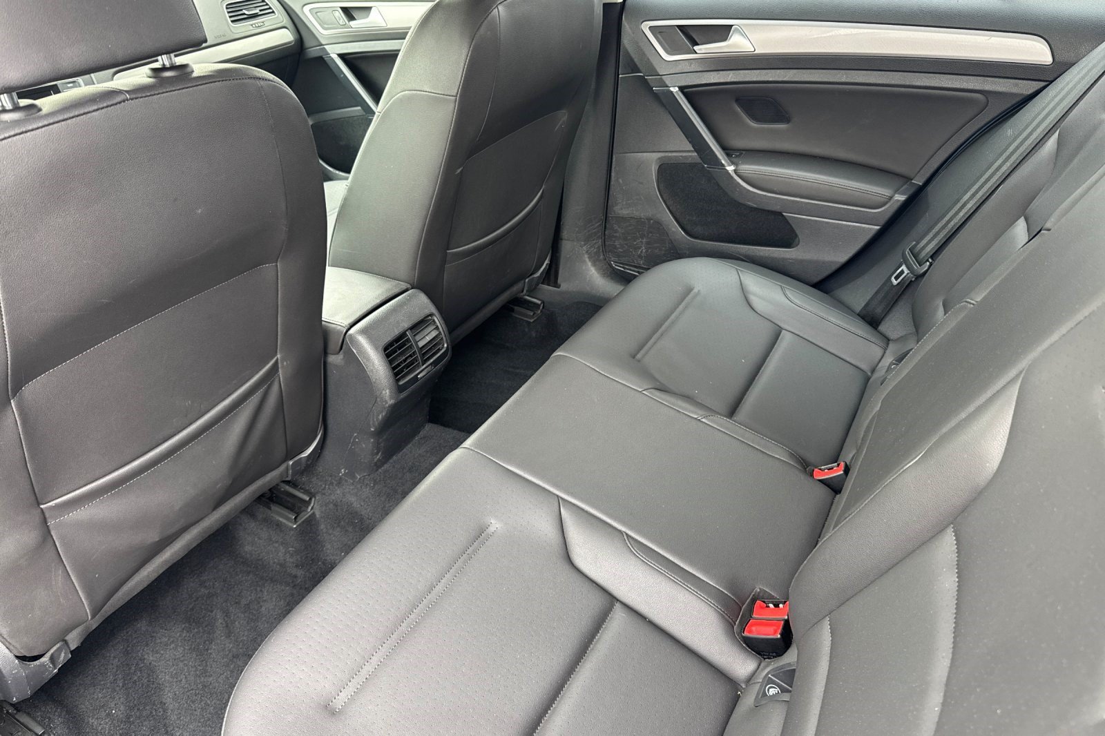 Used 2015 Volkswagen e-Golf SEL Premium FWD image 27