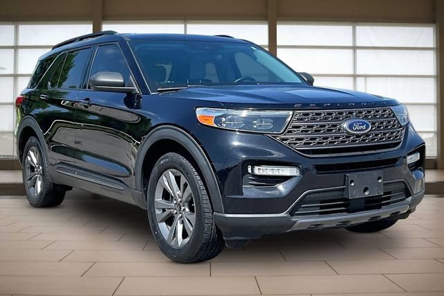 Used 2021 Ford Explorer XLT w/ Equipment Group 202A AWD/4WD image 12