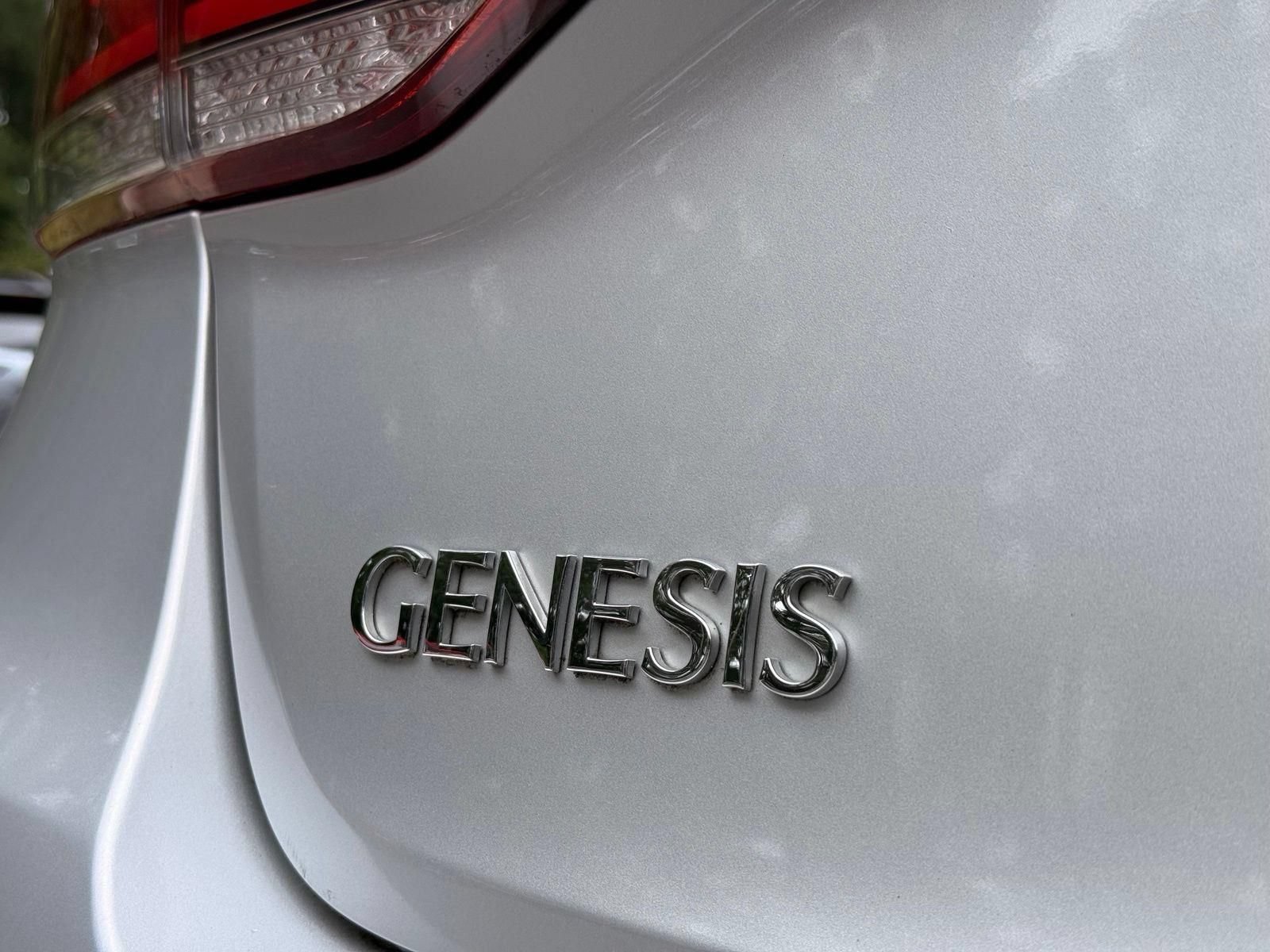 Used 2015 Hyundai Genesis 3.8 RWD image 11