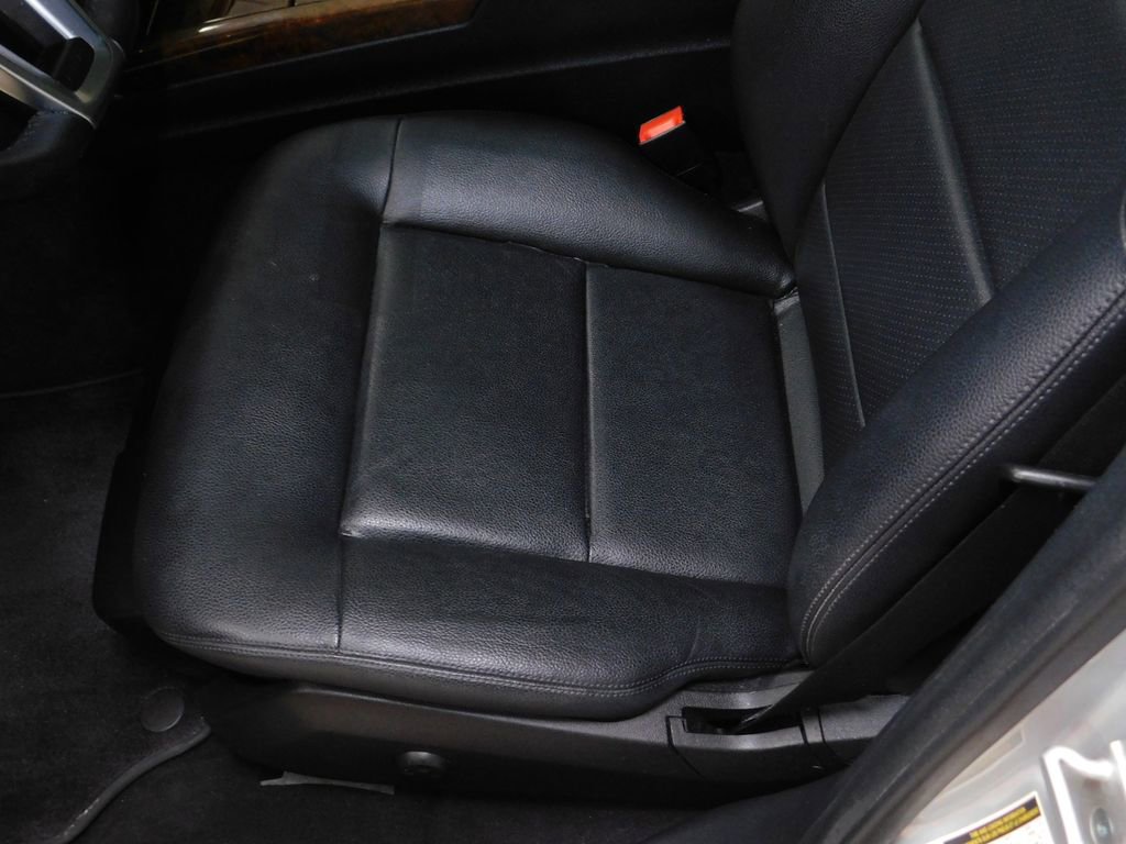 Used 2013 Mercedes-Benz E 350 4MATIC Sedan image 36