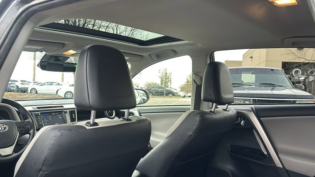 Used 2018 Toyota RAV4 Limited image 32