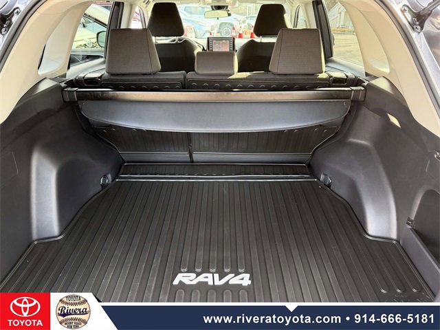 Used 2022 Toyota RAV4 LE image 15
