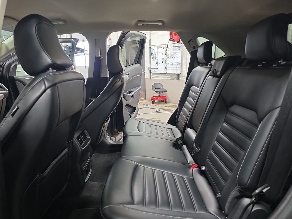 Used 2024 Ford Edge SEL image 13