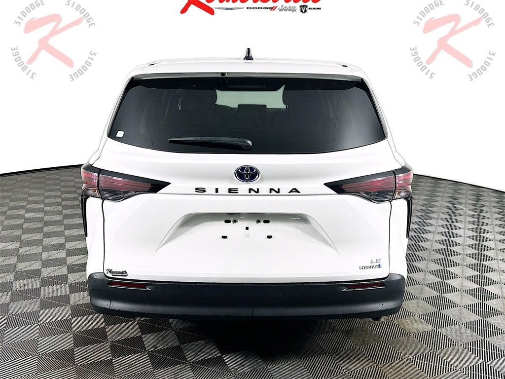 Used 2024 Toyota Sienna LE image 6