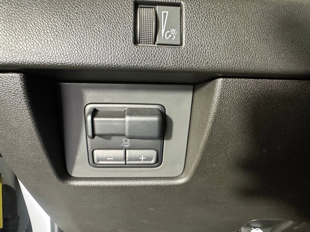 Used 2025 Chevrolet Colorado Z71 w/ Z71 Convenience Package 2 AWD/4WD image 16
