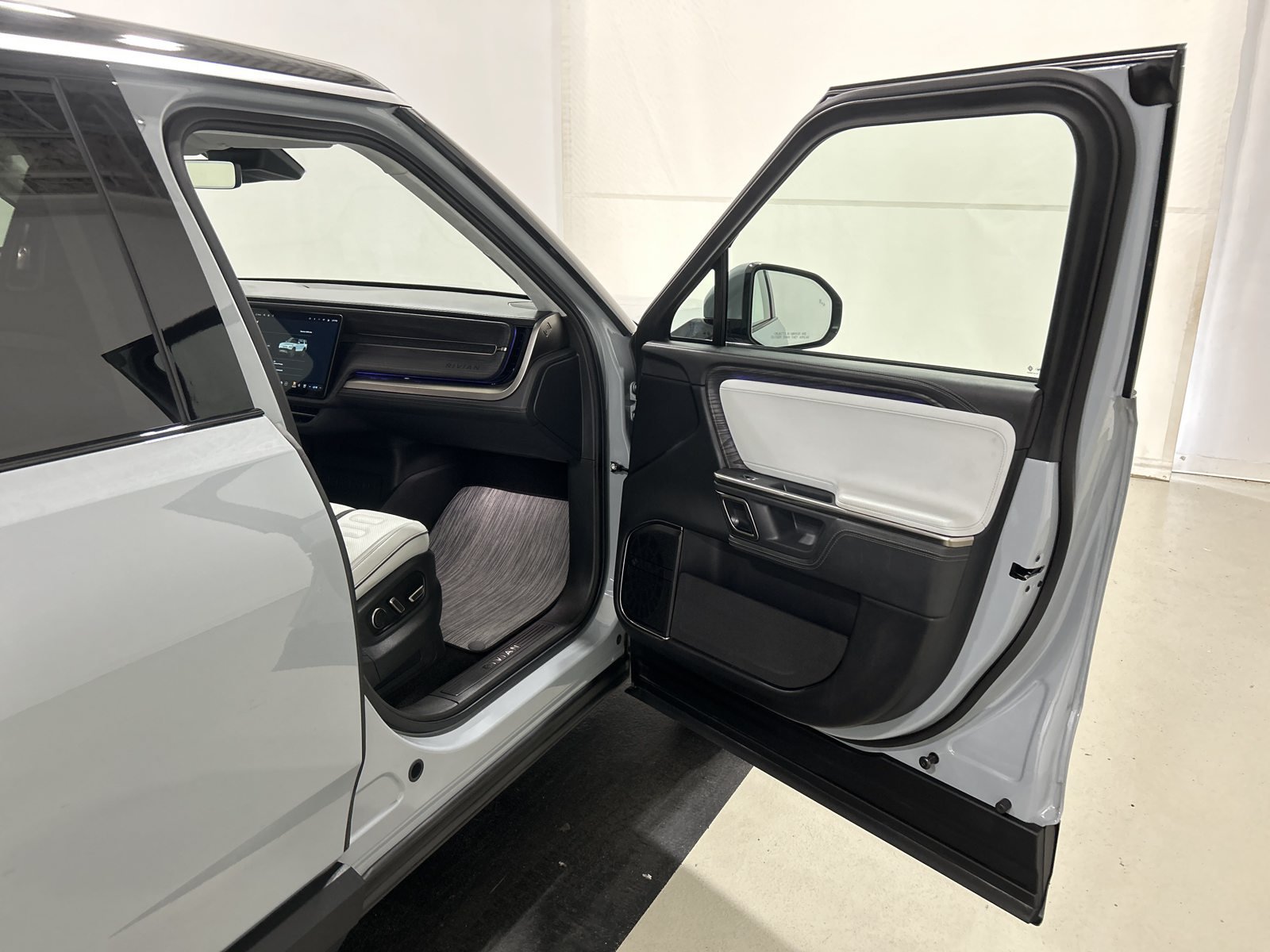 Used 2023 Rivian R1S Adventure Quad AWD/4WD image 18