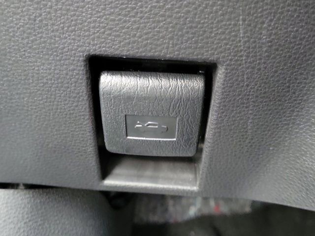 Used 2025 Toyota Corolla Cross L image 28