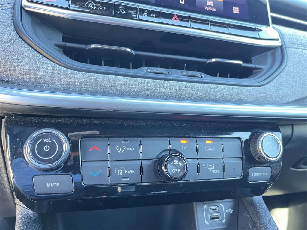 Used 2024 Jeep Compass Latitude image 20