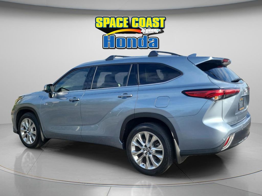 Used 2022 Toyota Highlander Limited image 5