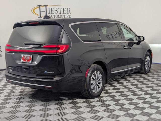 Used 2023 Chrysler Pacifica Limited image 7