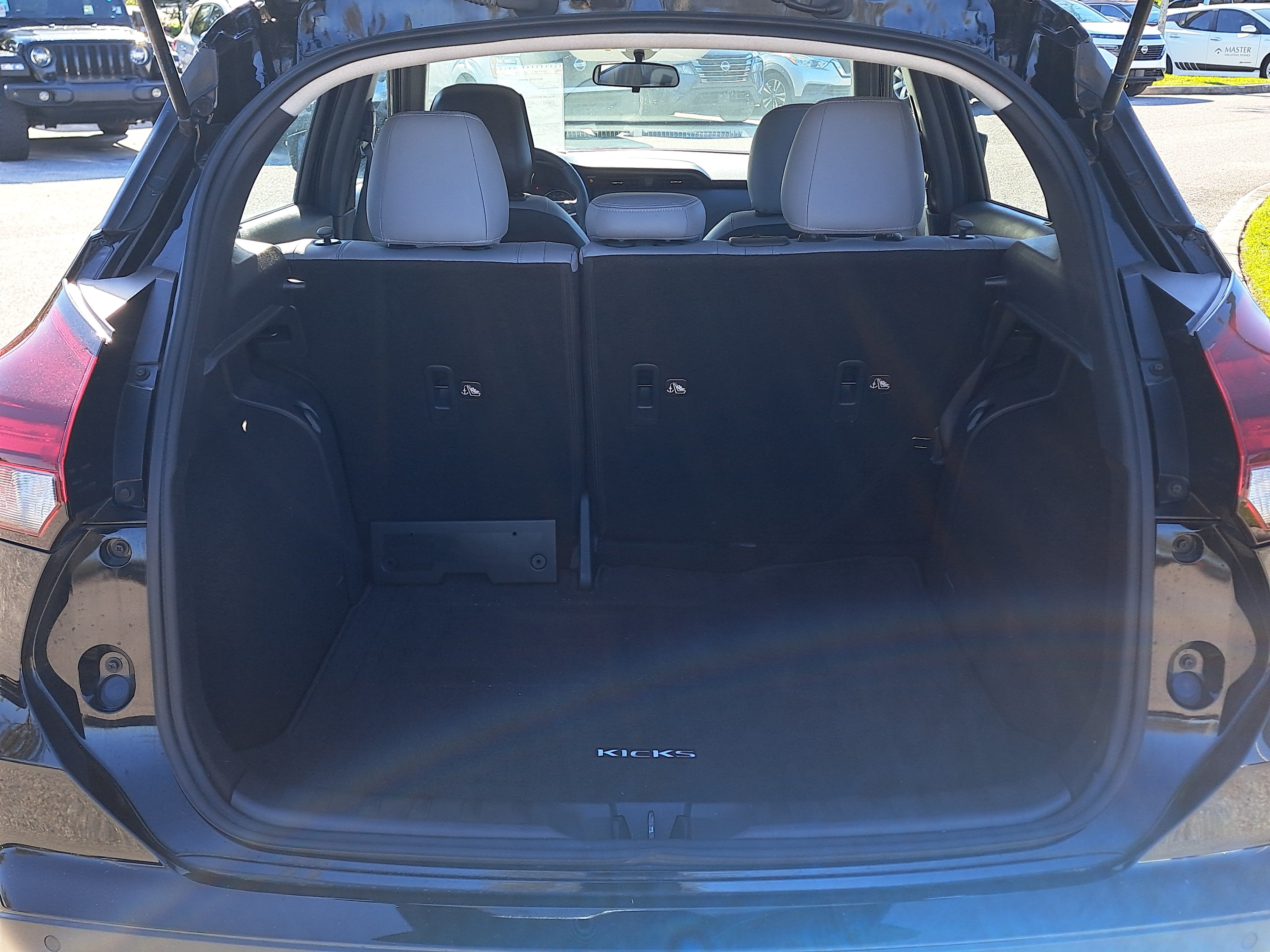 Certified 2024 Nissan Kicks SR w/ SR Premium Package FWD image 13