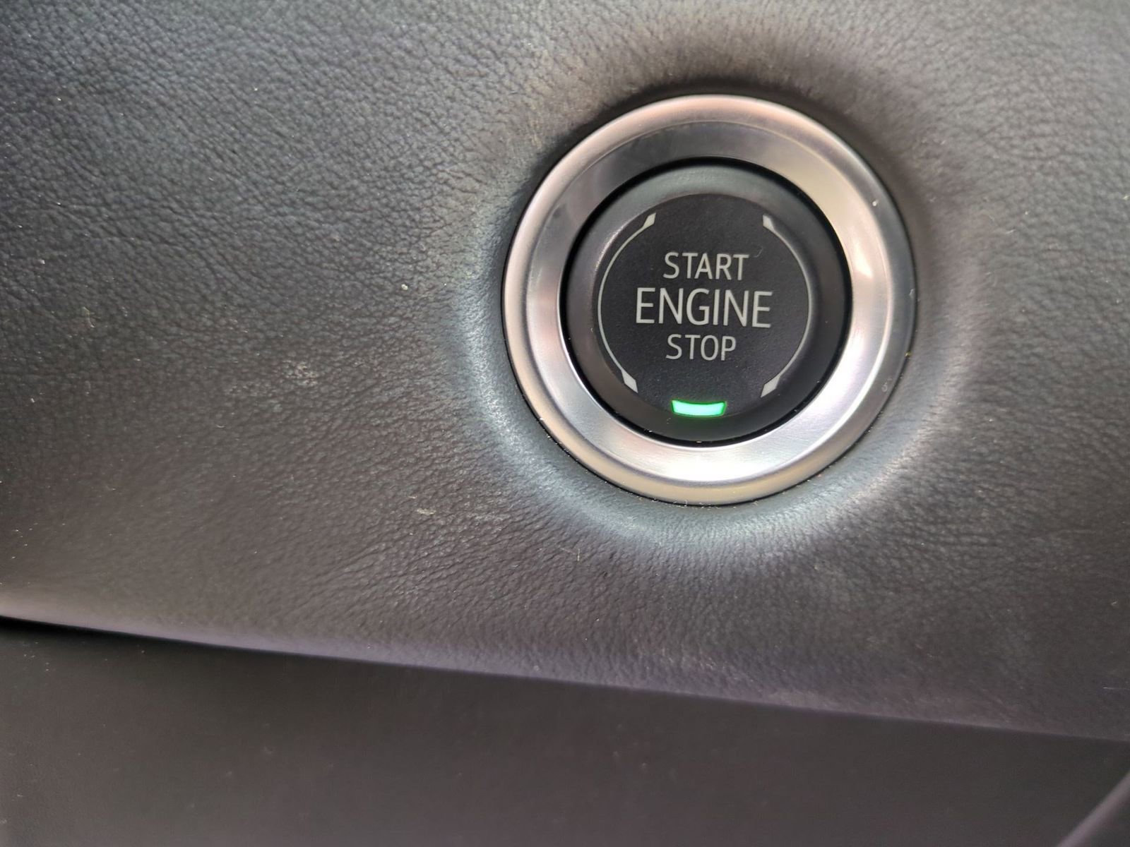 Certified 2025 Cadillac Escalade ESV Sport Platinum image 17