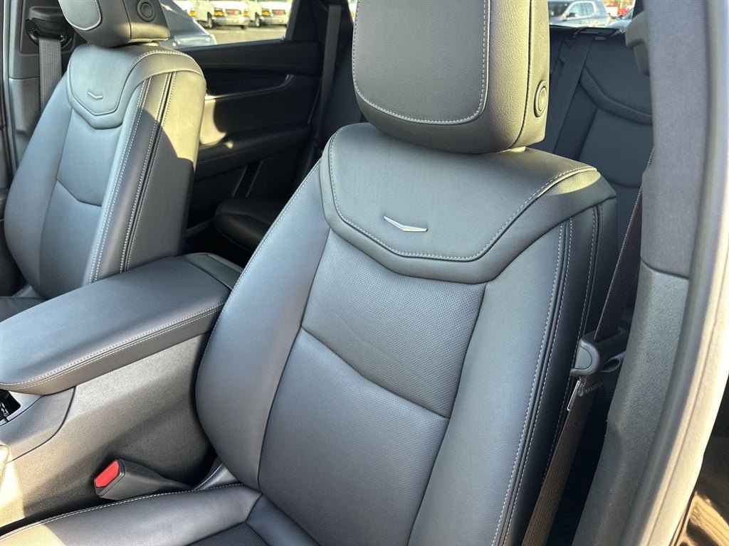 Certified 2025 Cadillac XT5 Premium Luxury w/ Technology Package AWD/4WD image 11