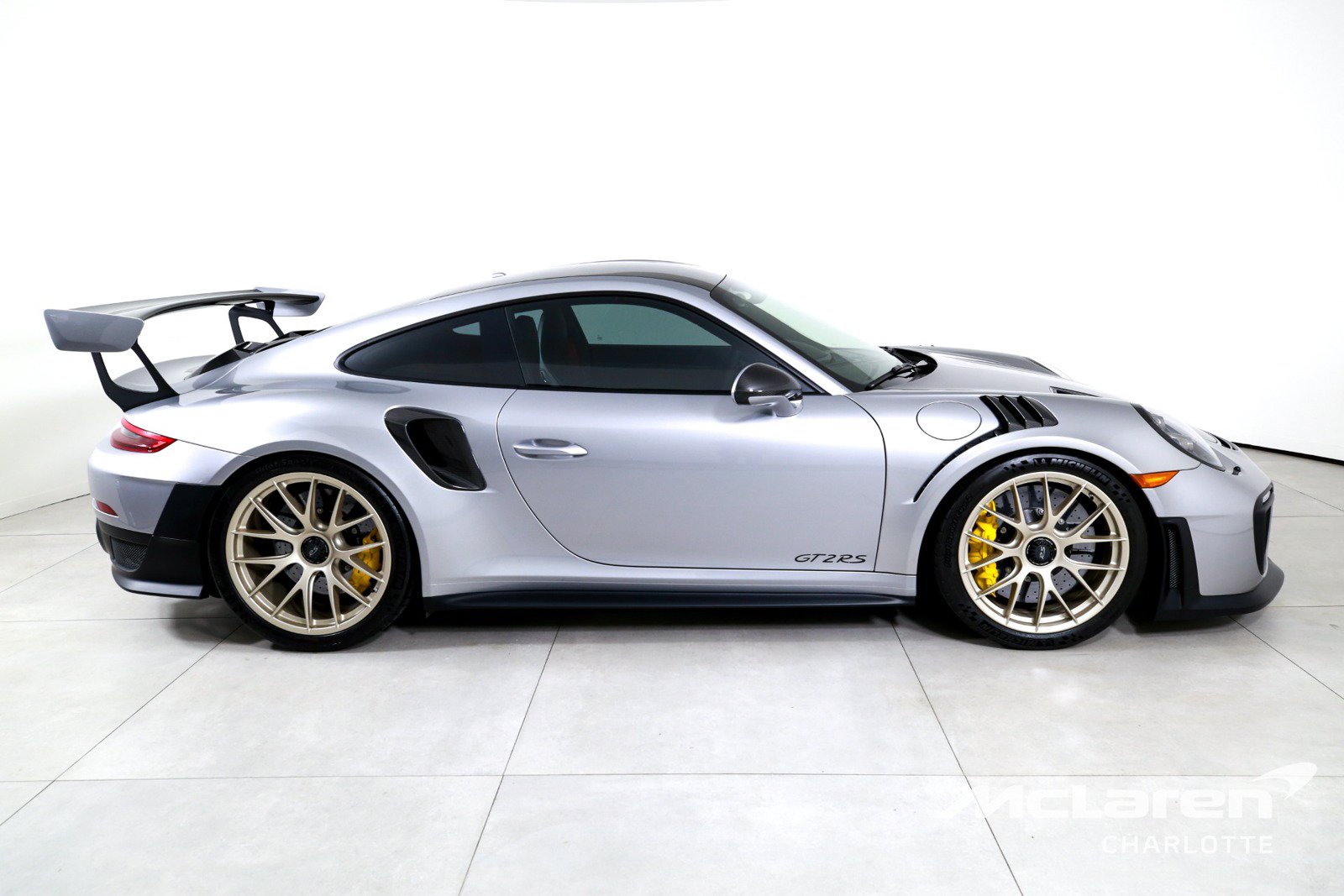 Used 2018 Porsche 911 GT2 RS w/ Weissach Package RWD image 9