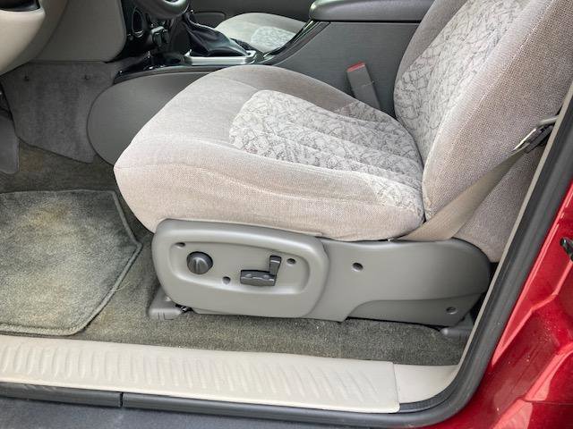 Used 2004 GMC Envoy SLE w/ Preferred Equipment Group image 24