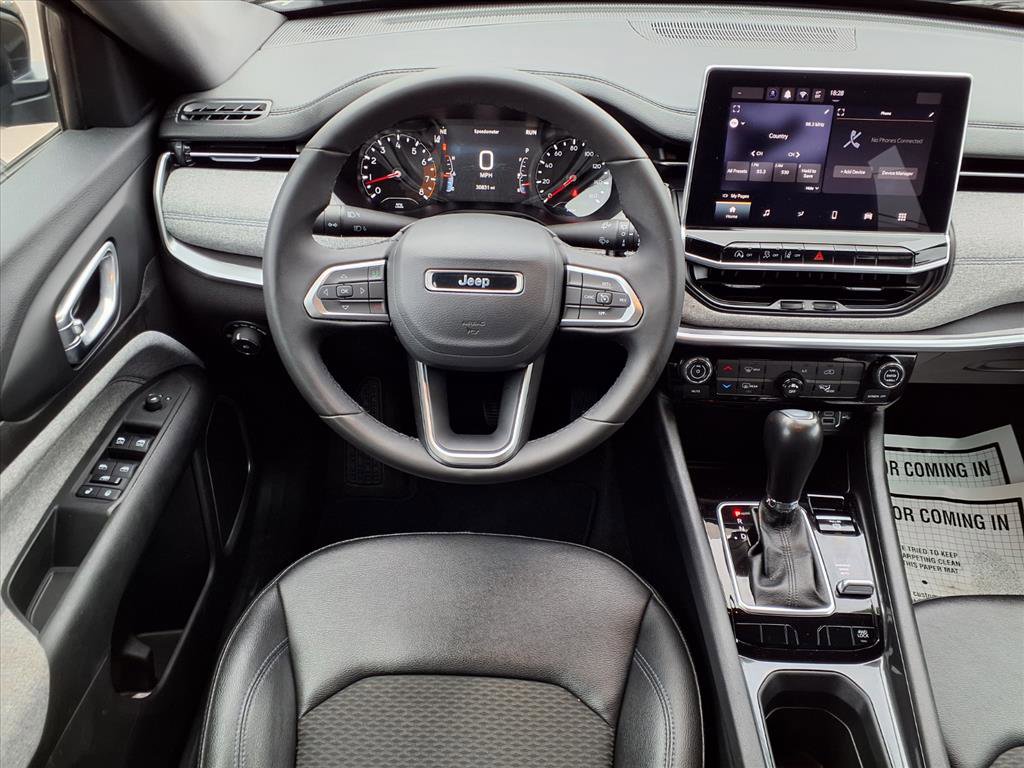 Used 2024 Jeep Compass Latitude image 3